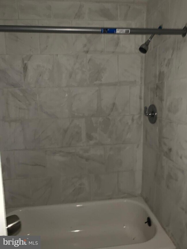 Building Photo - 2923 Kensington Ave