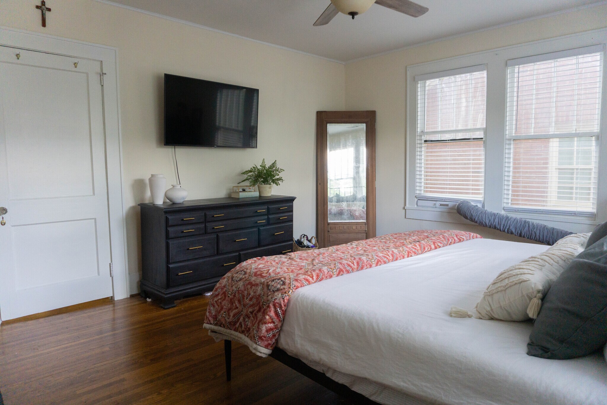 Master Bedroom - 904 Lexington Ave