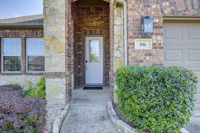 Building Photo - 106 Martingale Trail