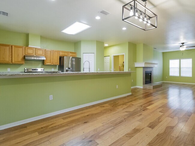 Building Photo - 8436 SW 77th Ave