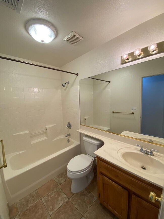 Building Photo - Coming soon, Beautiful Home located SE Visalia!