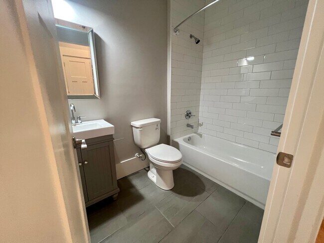 Building Photo - 4132 N Swann St