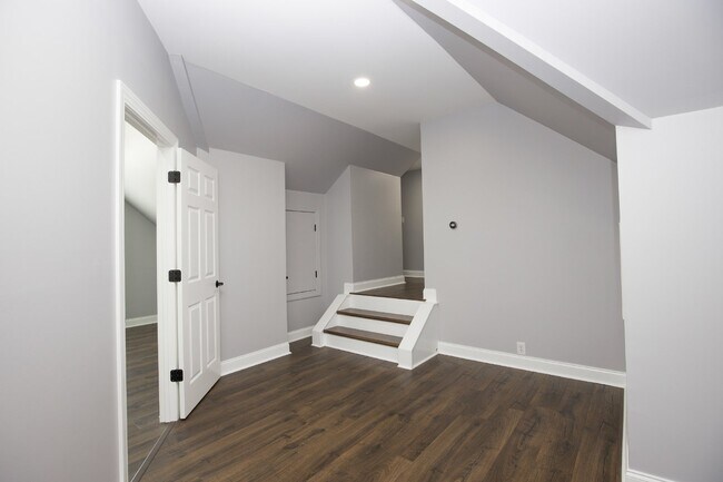 Building Photo - "Spacious and Inviting 2620 sq. ft. Home i...