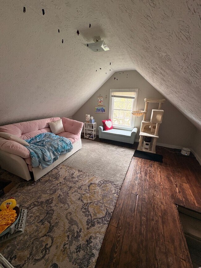 Building Photo - 462 Whitehall Rd