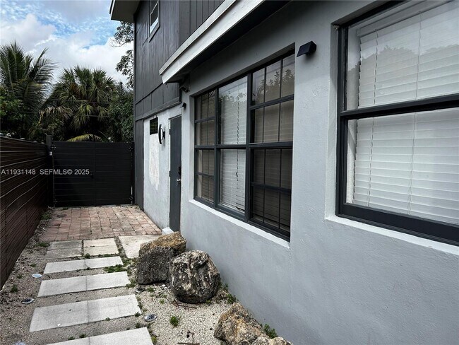 Building Photo - 2809 SW 8th St