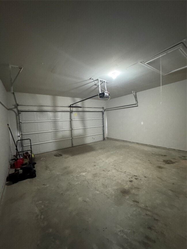 Building Photo - 305 Black Bear Dr