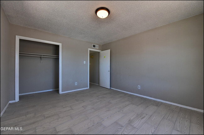 Building Photo - 6915 Pamlico Dr