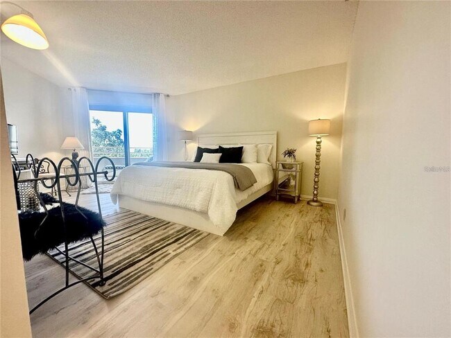 Building Photo - 5950 Pelican Bay Plaza S