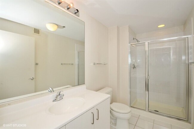 Building Photo - 600 N Kingsbury St