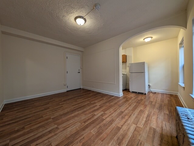 Building Photo - 5425 N Kenmore Ave