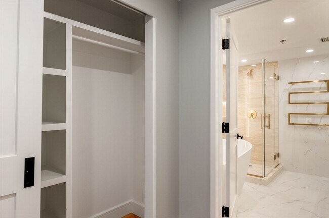 Building Photo - 75-83-83 Cambridge Pkwy