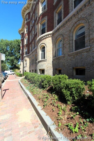 Building Photo - 16 Ware St