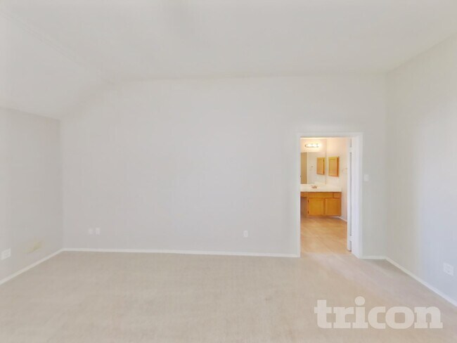 Building Photo - 1701 Pecan View Dr