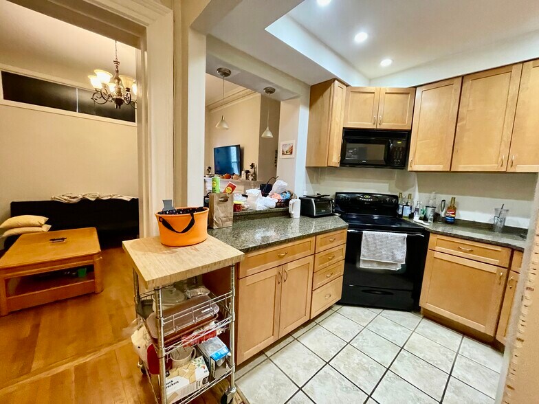 Building Photo - 42 Fenway