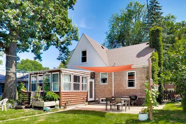 Building Photo - 8326 N Kostner Ave