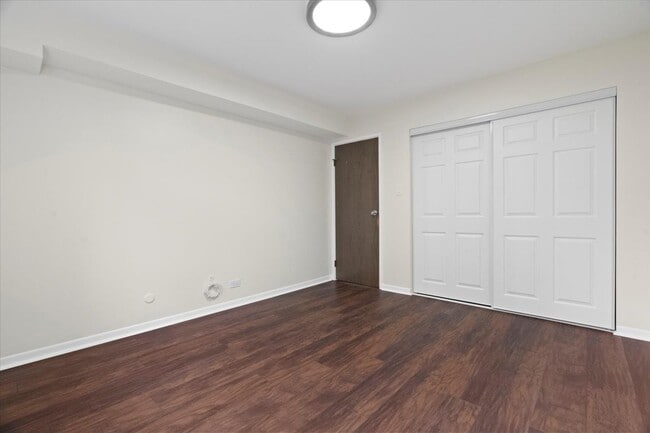 Building Photo - 9458 Bay Colony Dr