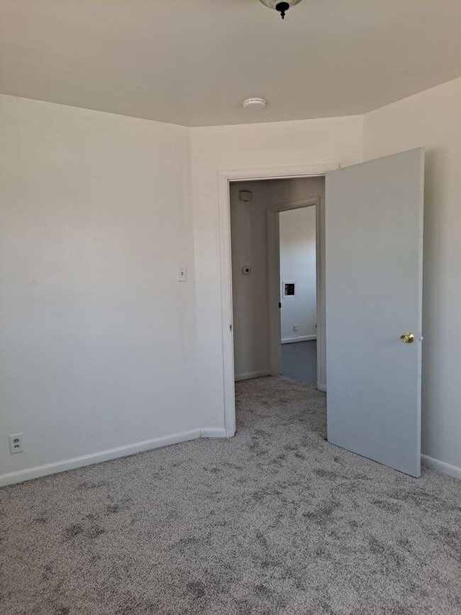 Building Photo - ALL PROSPECTIVE TENANTS MUST SUBMIT A $58 ...