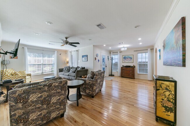 Building Photo - 4708 Woodrow Ave