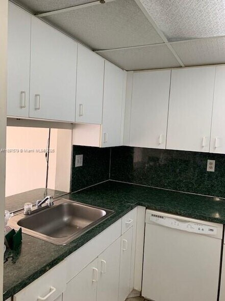 Building Photo - 9688 Fontainebleau Blvd