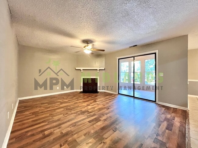 Building Photo - 6008 Village Creek Dr