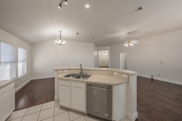 Building Photo - 1075 Port Sullivan Dr