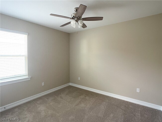 Building Photo - 715 Heather Lk Ave