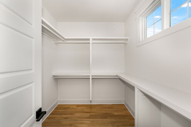 Building Photo - Beautiful home in The Nations!  4 bedrooms and 3 bathrooms in well sought after area.