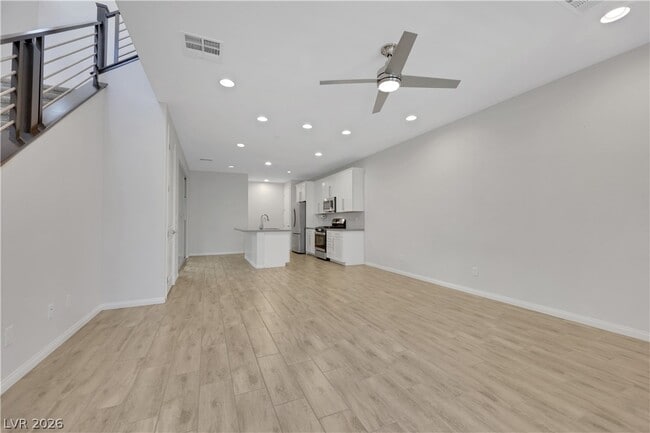 Building Photo - 11696 Redwood Mountain Ave