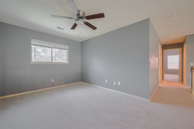 Building Photo - 9911 Villa Verde Dr