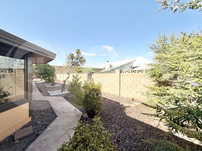 Building Photo - 4405 S Newberry Rd