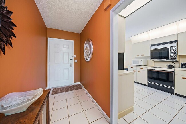 Building Photo - 300 N Hwy A1A