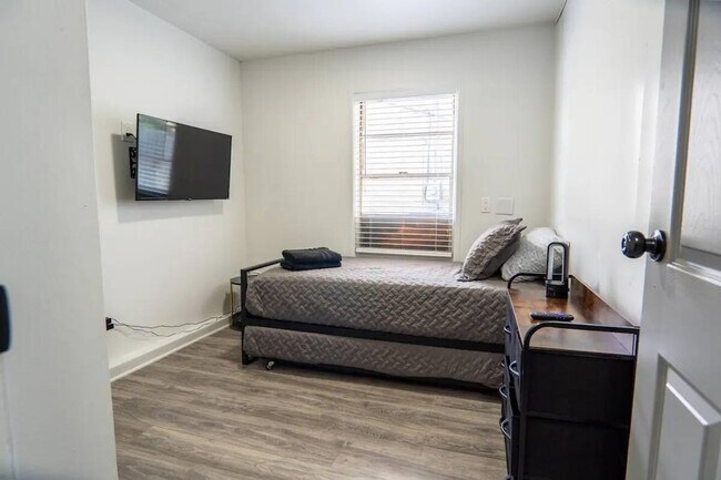 Building Photo - 9096 Dubois Blvd