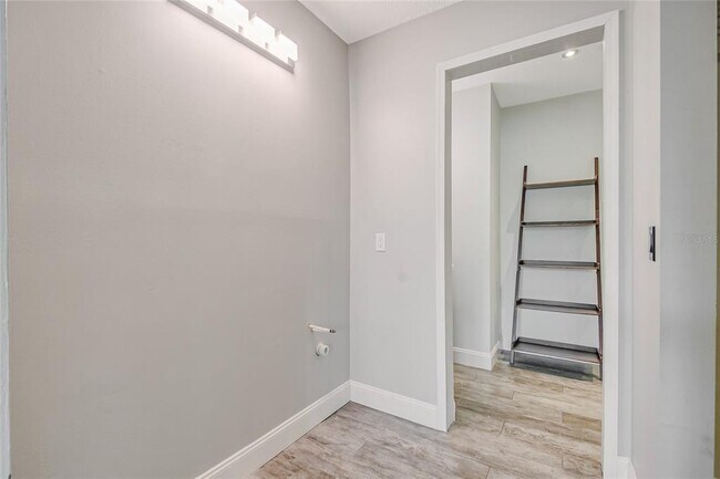 Building Photo - 1025 Wentworth Ct