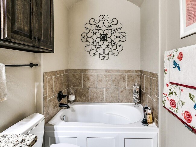 Building Photo - Deer Creek Schools and a Gated Community!