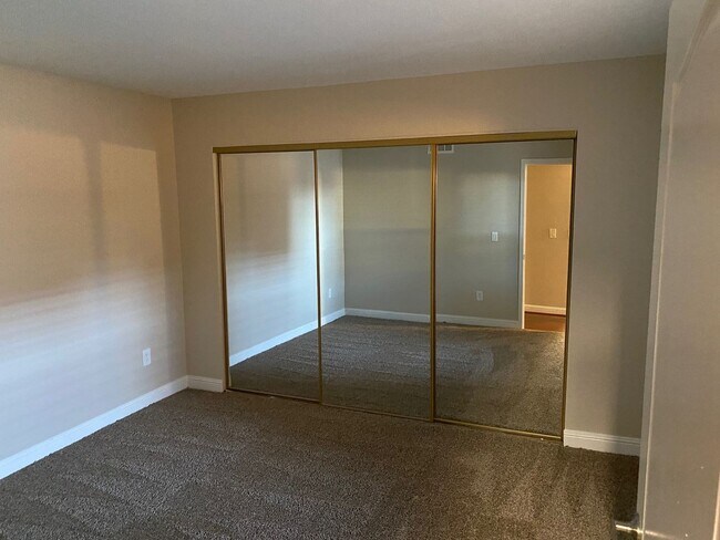 Building Photo - SW!! First floor unit with Balcony!! Gated!! Clubhouse!!  Community pool!! Spa!! Exercise Room!! ...