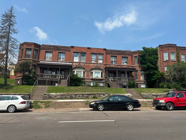 Building Photo - "Charming Studio Unit in Duluth's Heart – Ideal Urban Oasis!"