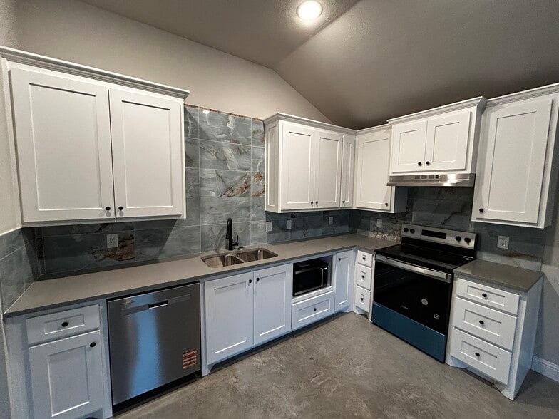 Building Photo - 10028 W Hwy 199