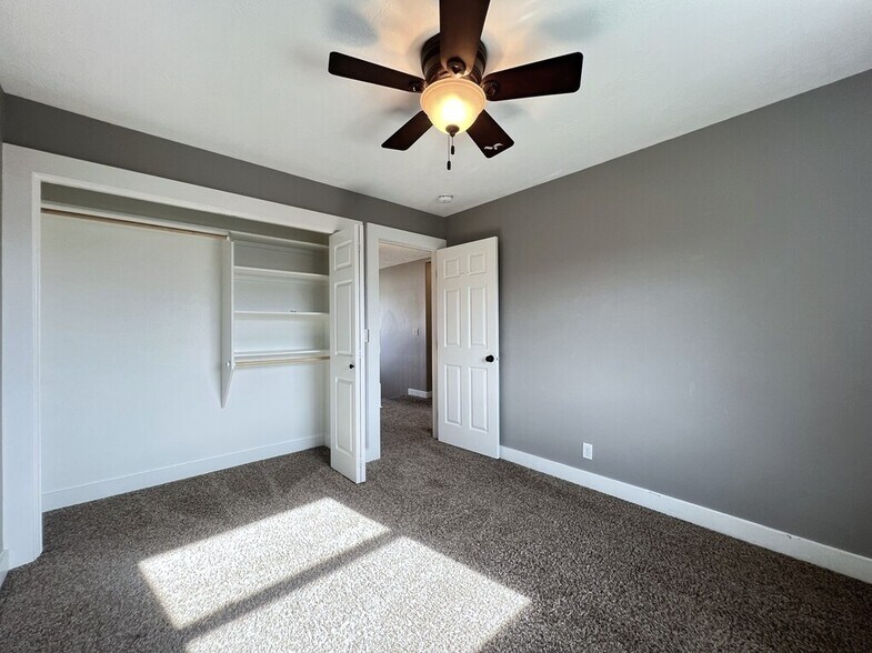 Building Photo - 2541 E Clarene Ct