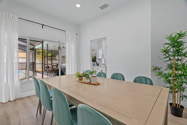 Building Photo - Chic Stylish Pool House newly renovated