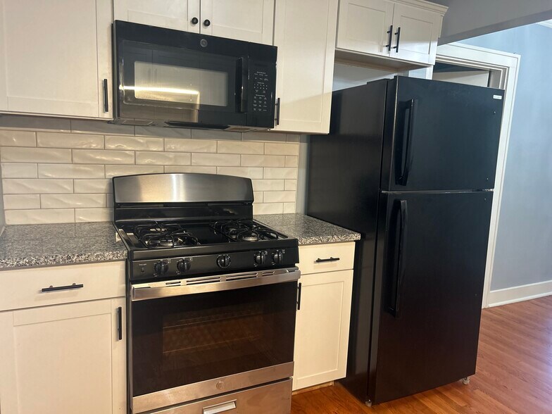 Building Photo - 1023 Scott St