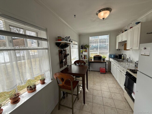 Building Photo - 293 W Shore Rd