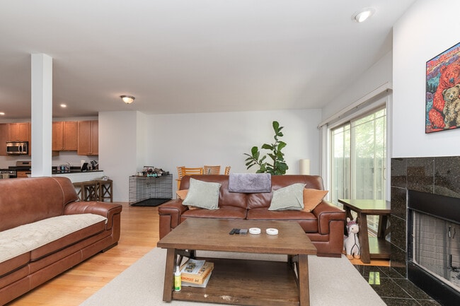 Building Photo - 152 Finstad Dr