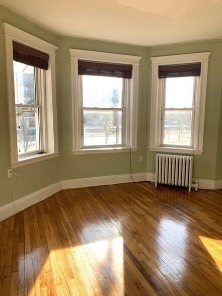 Primary Photo - 1665 Commonwealth Ave
