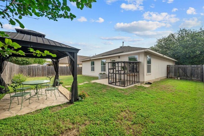 Building Photo - 626 Goldenrod St