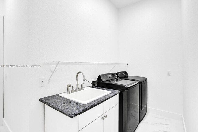 Building Photo - 3152 SW 147th Ave