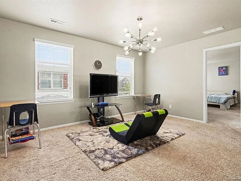 Building Photo - 8835 Foxfire St