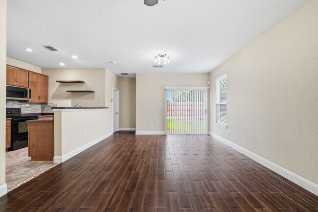 Building Photo - Updated Home with Office and Open Layout
