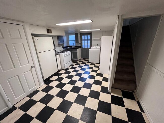 Building Photo - 73 S 16th St