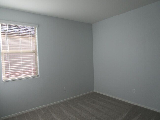 Building Photo - 8015 S Golden Bell Dr