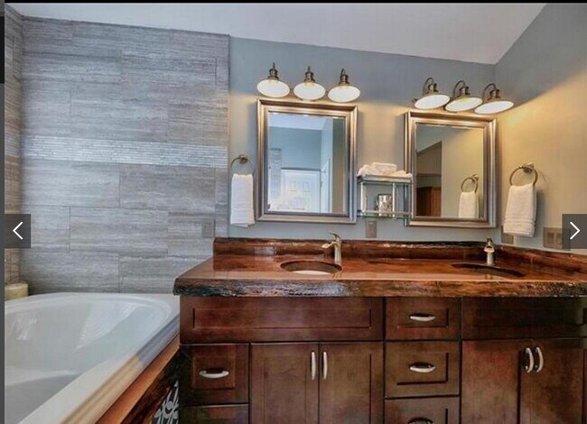 Building Photo - Beautiful 5-Bedroom Home in Huntersville w...